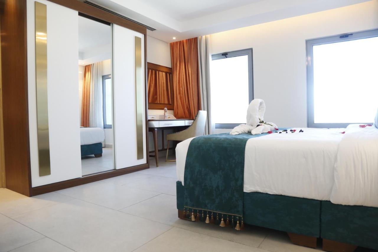Waterfront Hotel Apartment Lusail Exterior foto A bedroom at the hotel